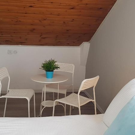 Airport Guest House Or Yehuda Esterno foto
