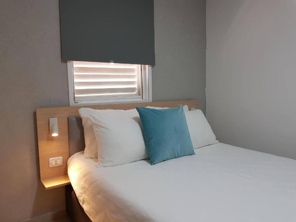 Airport Guest House Or Yehuda Esterno foto