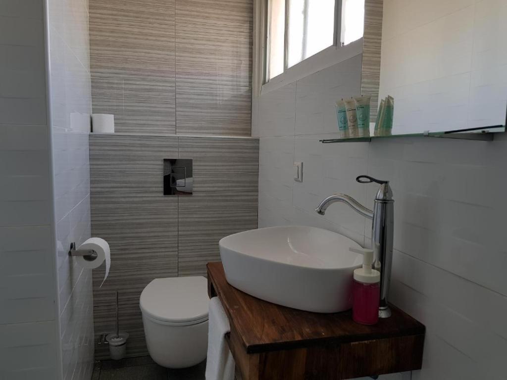 Airport Guest House Or Yehuda Esterno foto