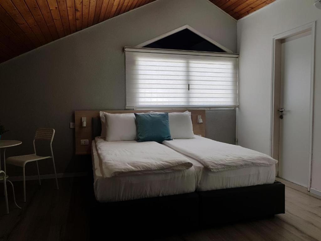 Airport Guest House Or Yehuda Camera foto